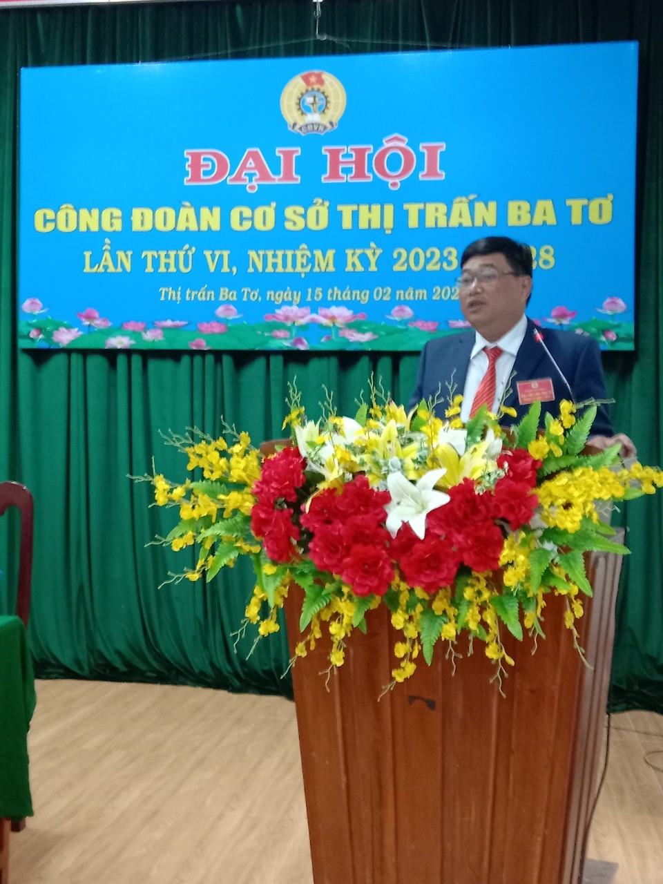 Đồng chí Nguyễn Hồng Quân, HUV, Bí thư Đảng ủy thị trấn phát biểu chỉ đạo tại Đại hội