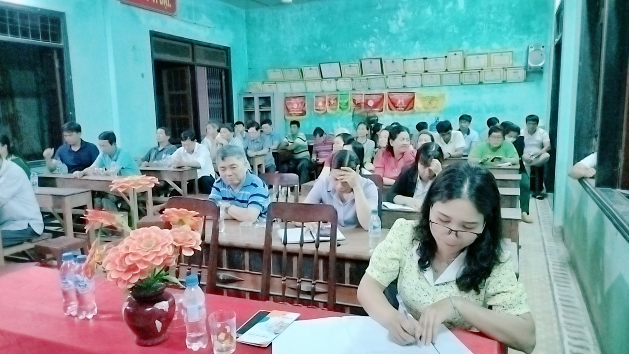Thị trấn Ba Tơ tổ chức hội nghị đối thoại với tổ chức, doanh nghiệp, công dân về thủ tục hành chính, về tinh thần, thái độ phục vụ của công chức UBND thị trấn Ba Tơ.